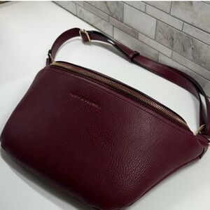 Elegant Burgundy Leather Crossbody Bag